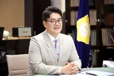 “서초 70여곳 재건축 지원… 9대8 의회 협치 다짐”