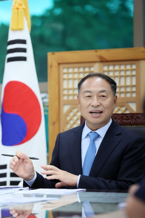 한득수 전북 임실군수가 24일 서울신문과의 인터뷰에서 민선 9기 청사진을 펼쳐보이고 있다. 임실군 제공