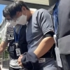 풀려나자마자 ‘줄행랑’ 제주 경찰…유족에 멱살 잡혔다