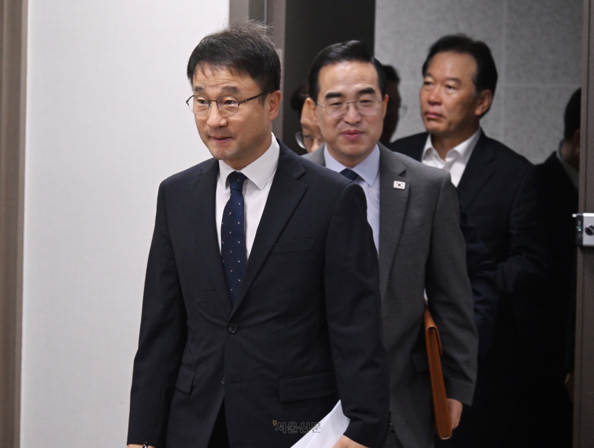 한병도 더불어민주당 원내대표와 박홍근 기획예산처 장관등이 참석한 가운데 25일 국회에서 2027년 예산안 당정협의가 열리고 있다.2026.8.25 안주영 전문기자