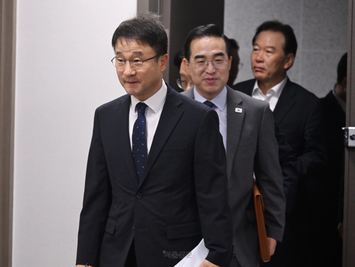 한병도 더불어민주당 원내대표와 박홍근 기획예산처 장관등이 참석한 가운데 25일 국회에서 2027년 예산안 당정협의가 열리고 있다.2026.8.25 안주영 전문기자