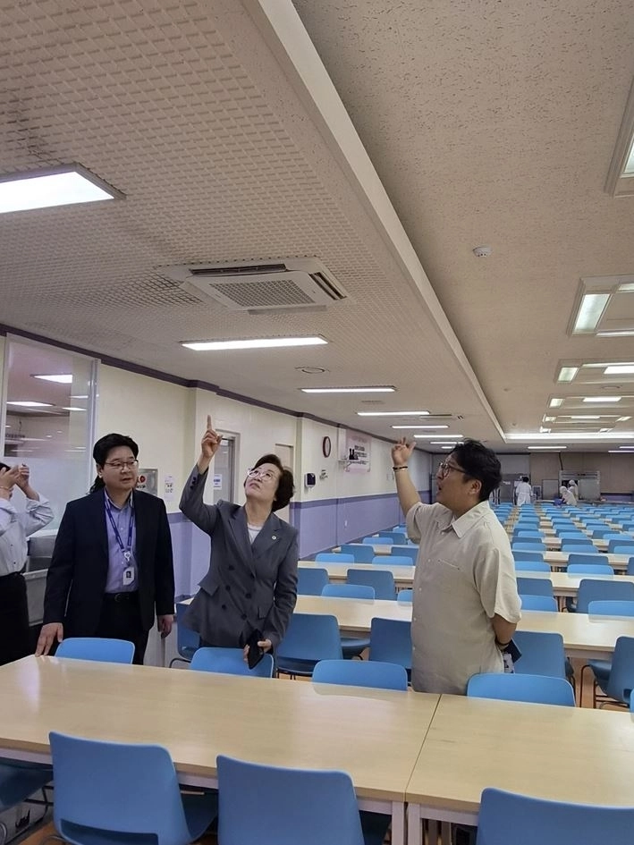 시설을 둘러보는 김정애 의원. 서울시의회 제공