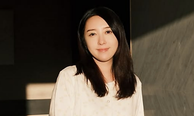대만 방송인 차이이첸(39)이 일본 국보에 액체를 뿌려 훼손한 혐의로 현지 경찰에 체포됐다. 차이이첸 인스타그램