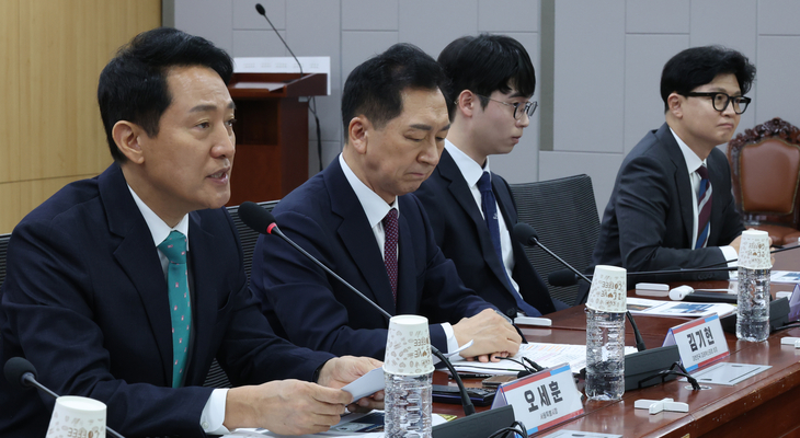 오세훈 서울시장이 25일 서울 여의도 국회 의원회관에서 “미국의 대전략과 한국의 선택”이란 주제로 열린 제10차 대한민국 미래혁신포럼 세미나에서 인사말을 하고 있다. 안주영 전문기자