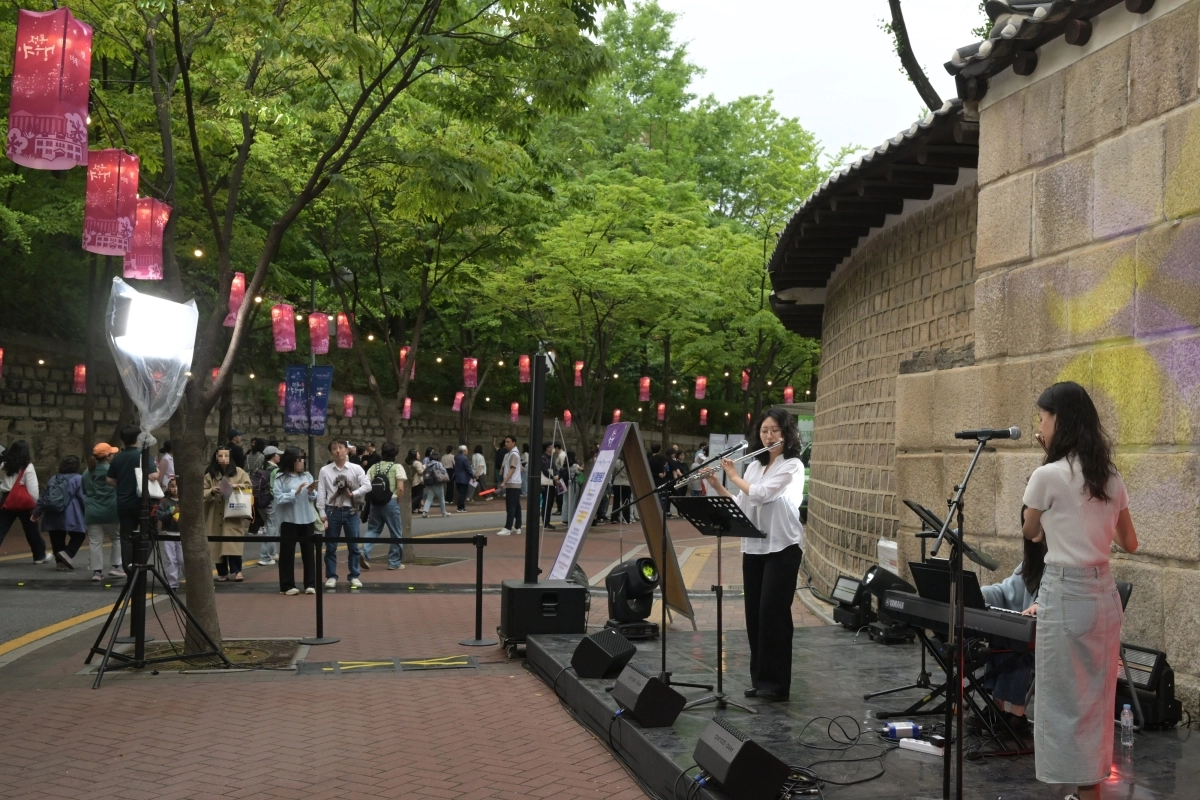 지난해 중구 덕수궁길 일대에서 ‘정동야행 청사초롱’ 축제가 열리고 있다. 중구 제공