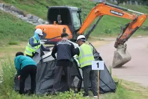 thumbnail - “얌체 짓 제발 그만” 굴착기로 모조리 밀어버렸다…경고 무시한 ‘알박기족’ 결말