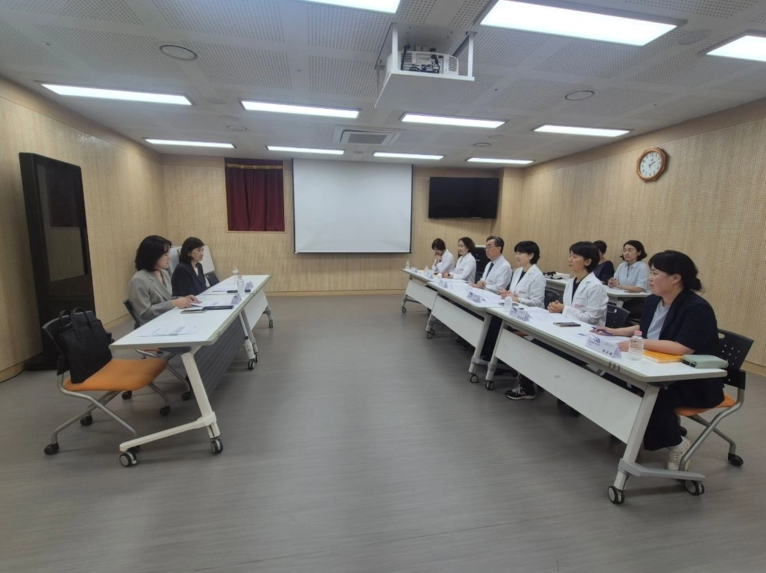 이날 김경우 위원장과 주수현 부위원장은 남민 어린이병원장 등 관계자들로부터 병원 운영 현황과 주요 현안을 보고받았다. 서울시의회 제공