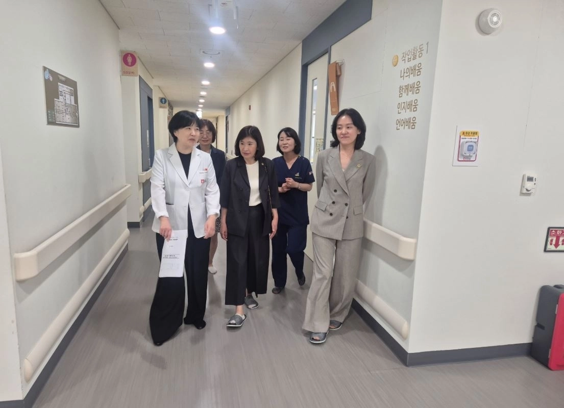 서울시 어린이병원을 방문한 김경우 위원장과 주수현 부위원장. 서울시의회 제공