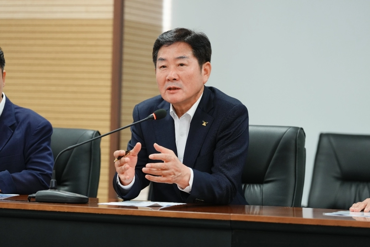 조용호 오산시장이 25일 대도시권광역교통위원회를 찾아 광역버스 증차·세교3 광역교통개선 대책 비율 상향을 건의하고 있다. 오산시 제공