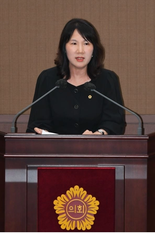 지난 25일 열린 제338회 임시회 본회의에서 ‘서울시 학생인권조례 폐지조례안 재의의 건’ 반대토론에 나선 양송이 의원. 서울시의회 제공