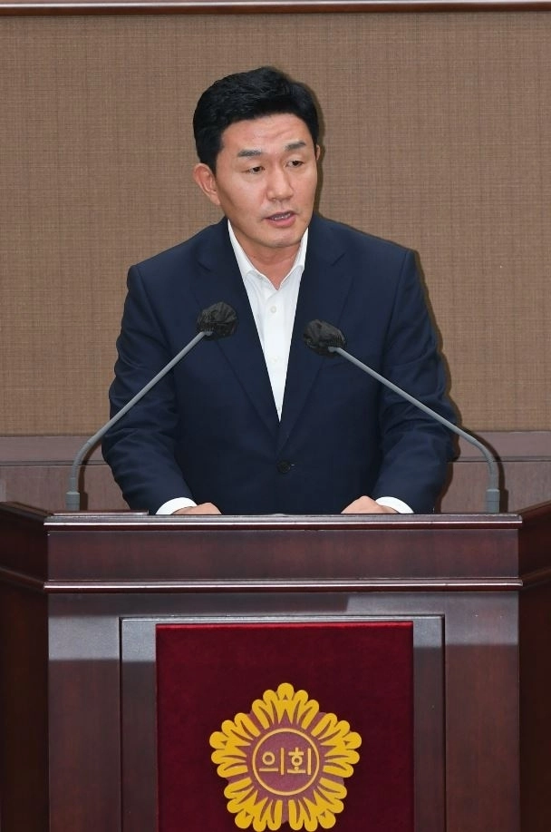 지난 25일 제339회 임시회 본회의에서 5분 자유발언을 하는 황철규 위원장. 서울시의회 제공