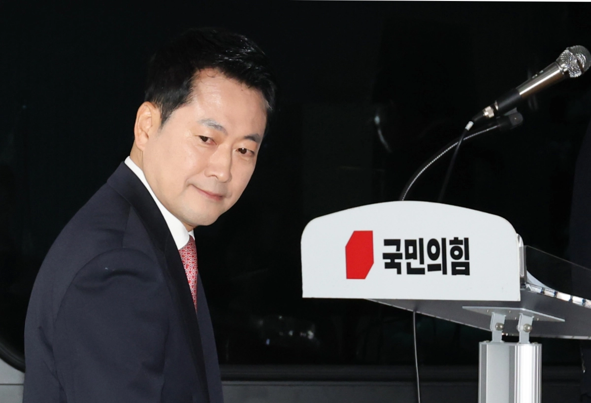 국민의힘 장동혁 대표가 26일 서울 여의도 중앙당사에서 열린 당 대표 취임 1주년 기자회견에 입장하고 있다. 연합뉴스