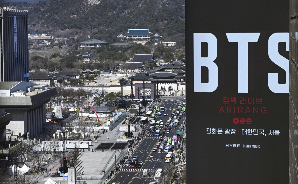 방탄소년단(BTS) 광화문 공연을 이틀 앞둔 19일 서울 종로구 광화문 광장에서 막바지 무대 준비 작업이 이뤄지고 있다. 2026.3.19 이지훈 기자