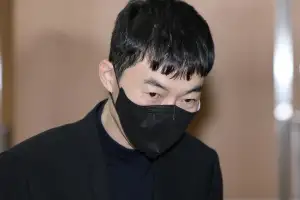 현직교사와 문항 거래 현우진, 1심서 무죄…도덕적 비판 여전