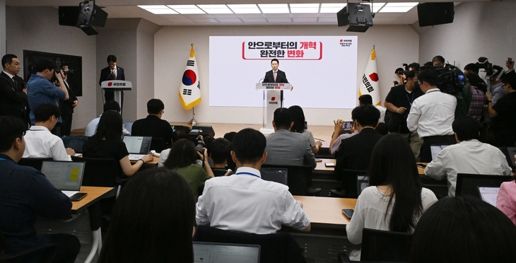 장동혁 국민의힘 대표가 26일 당 대표 취임 1주년 기자회견을 여의도 당사에서 하고 있다. 안주영 전문기자