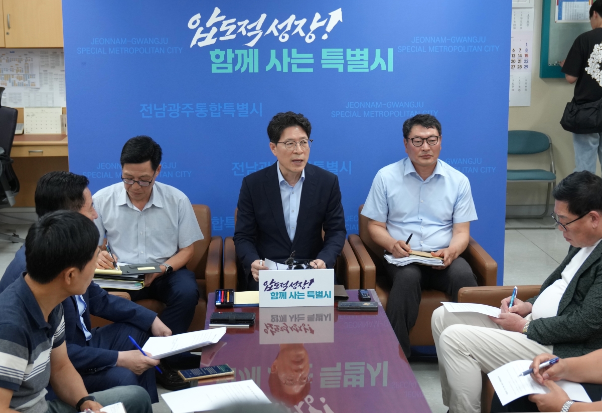 황기연 전남광주통합특별시 행정부시장이 26일 무안청사 기자실에서 국립의과대학 설립 관련 기자간담회를 하고 있다. 전남광주통합특별시 제공