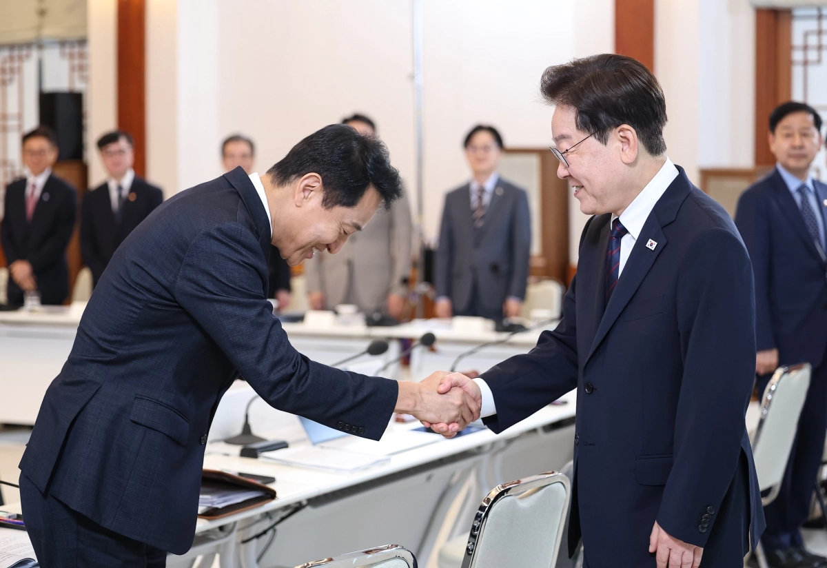 악수 나누는 李대통령과 오세훈 시장