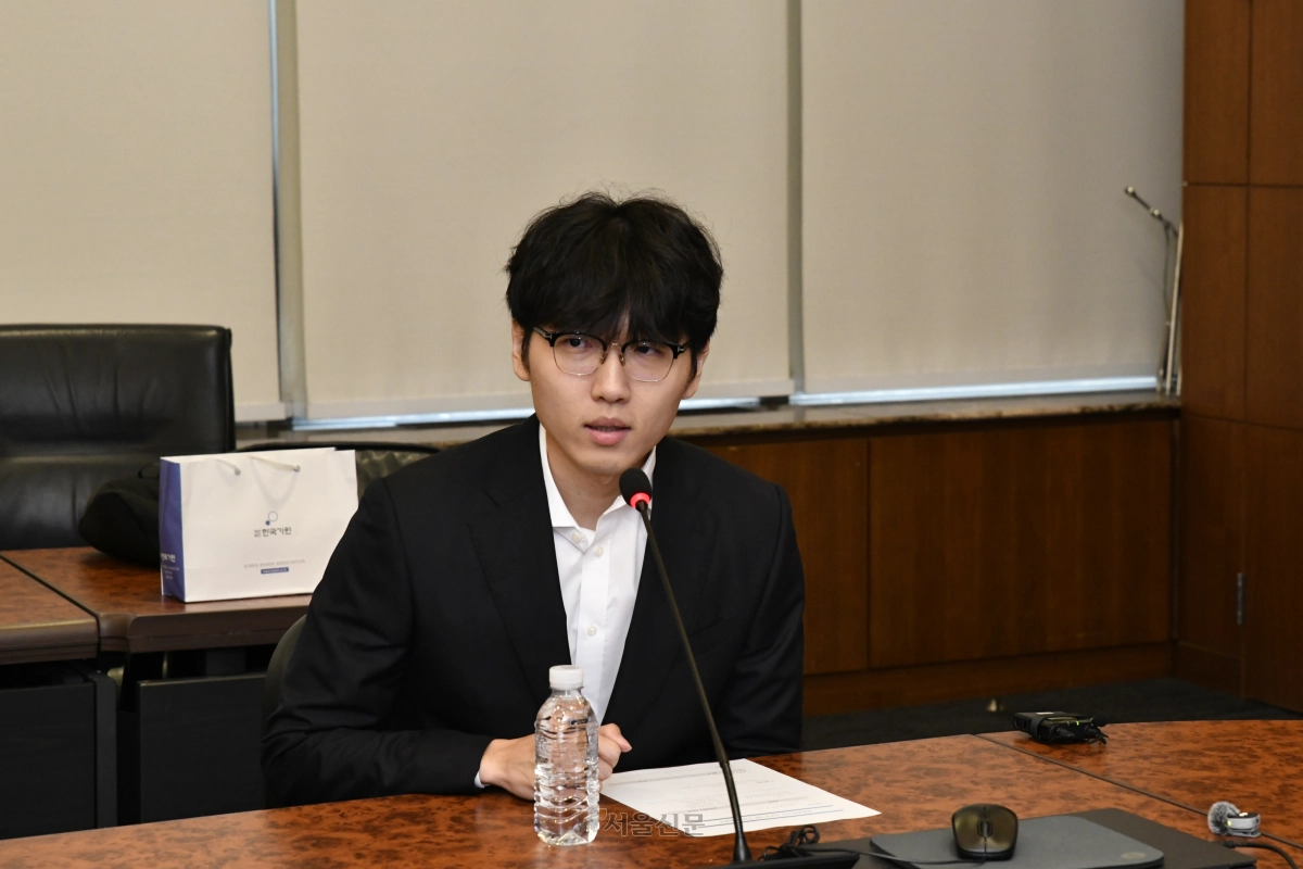 신진서 9단이 26일 서울 서대문구 세브란스병원에서 열린 소아청소년 환자들을 위한 기부금 전달식에 기부 취지를 밝히고 있다. 2026.8.26 한국기원 제공