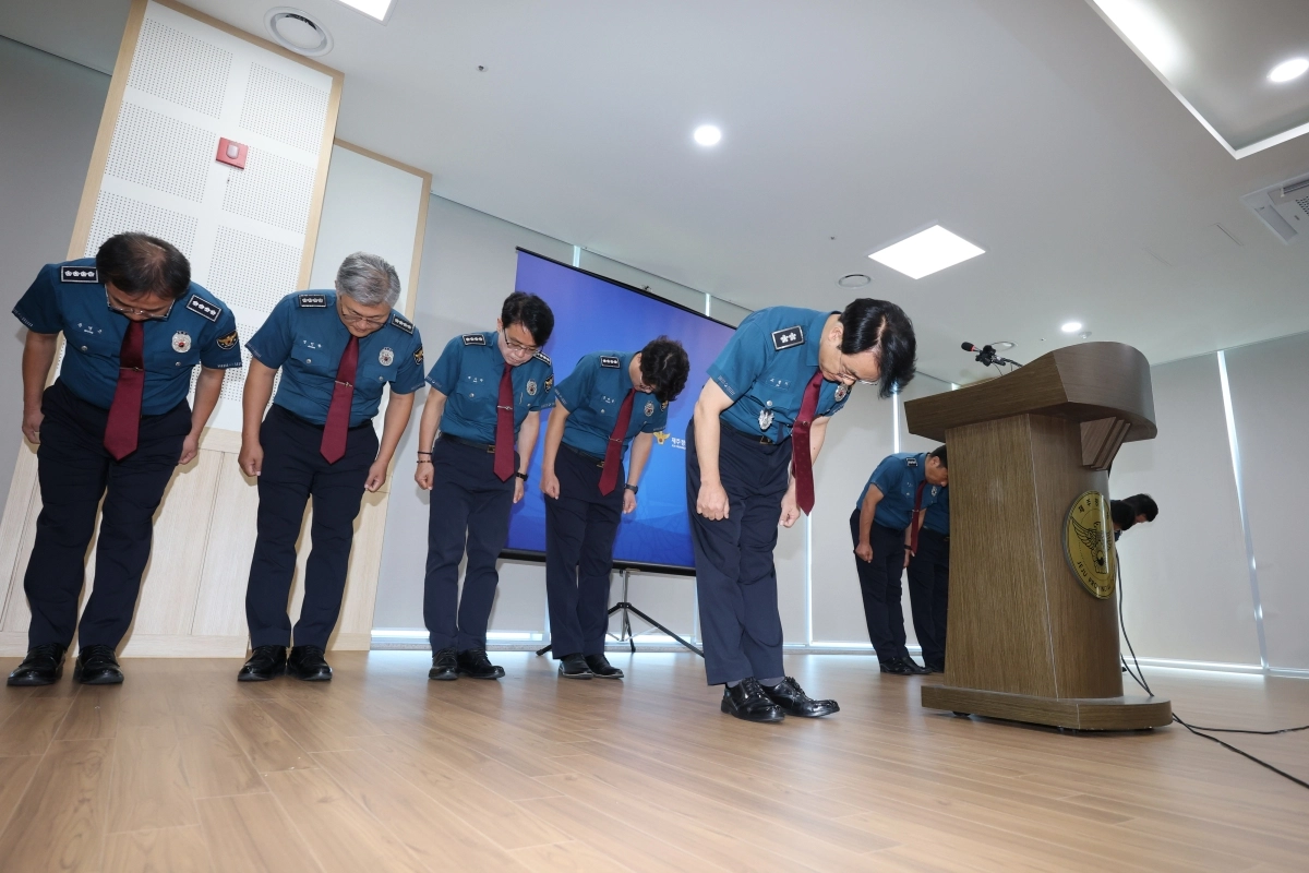 고평기 제주경찰청장이 27일 청사에서 열린 지휘부 회의에서 장미란 씨 등 실종사건 허위 종결 사태와 관련, 대도민 메시지를 발표하며 사과하고 있다. 2026.8.27 뉴스1