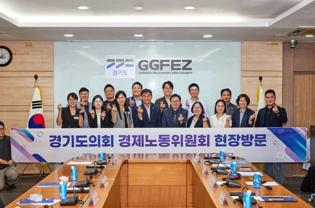 ▲ 지난 26일 경기도기술학교 현장방문을 실시한 송규근 의원이 참석자들과 기념촬영을 하고 있다. (사진=경기도의회)