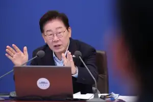 李대통령, 네팔 홍수에 긴급점검회의 주재…與의원 오찬 미루기로