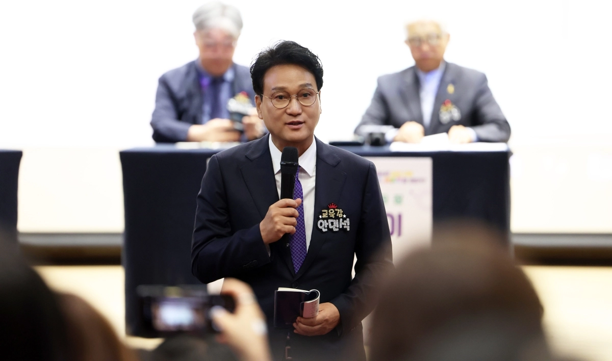 안민석 경기도교육감이 27일 국회 의원회관 대회의실에서 열린 ‘청소년 SNS 규제, 왜 어떻게 할 것인가?’ 토론회에 참석해 발언하고 있다. 경기도교육청 제공