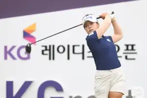 KLPGA 신인 이서윤, 새 ‘신데렐라 탄생’ 예고…KG 레이디스 오픈 첫날 8언더파 맹타 휘둘러 단독 선두