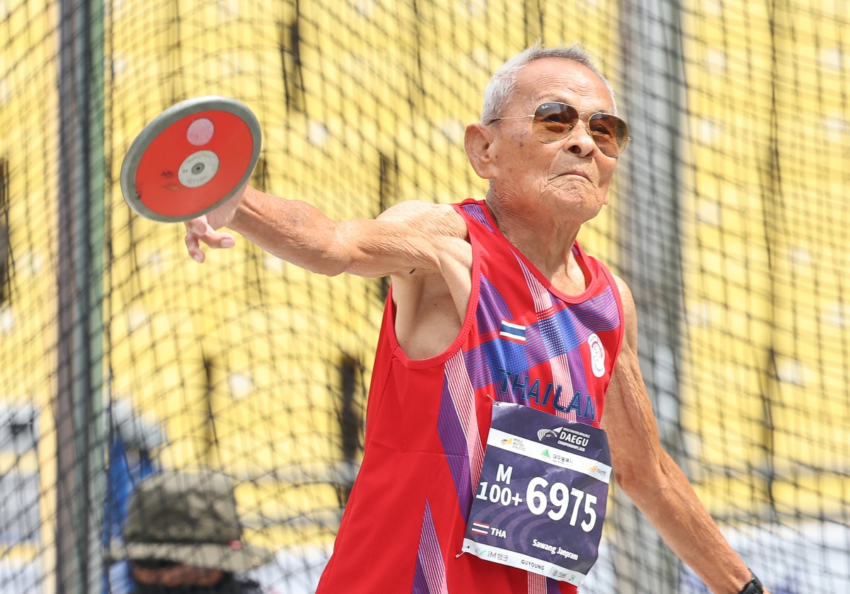 106세 사왕 잔프람 ‘힘차게’