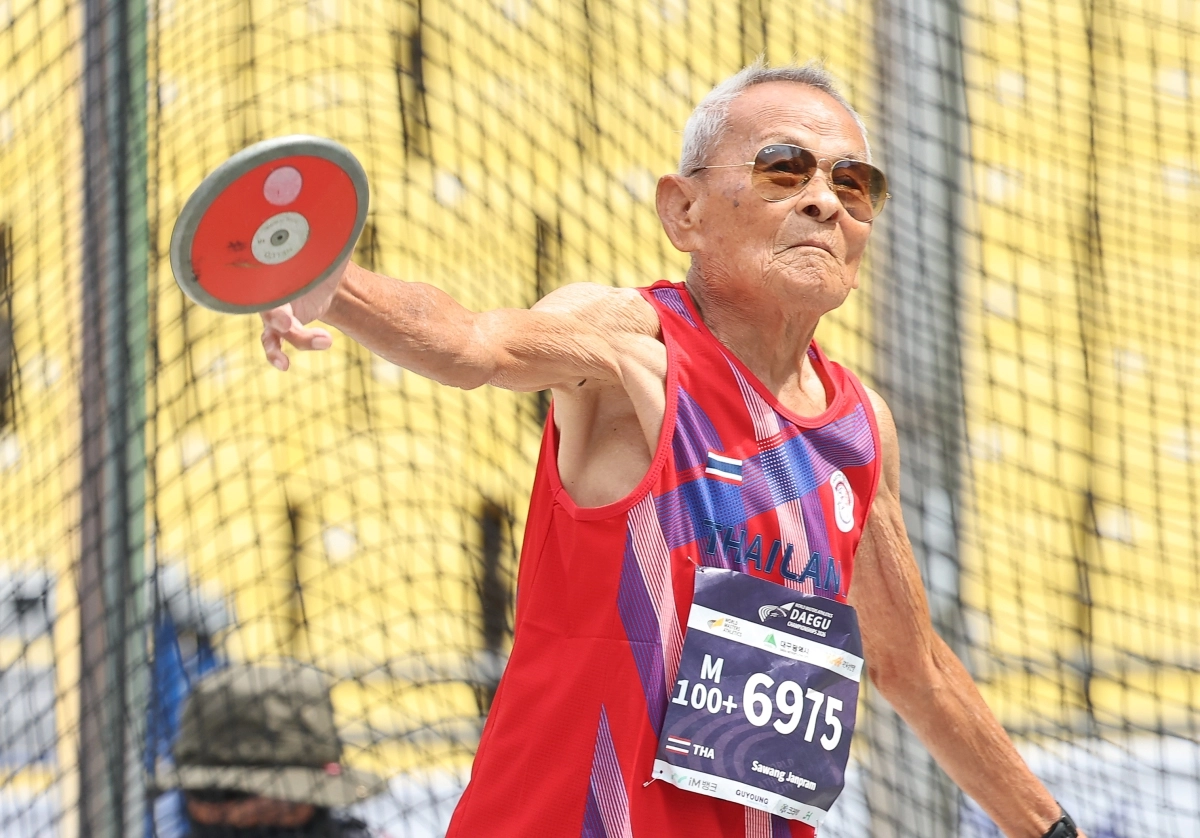 106세 사왕 잔프람 ‘힘차게’