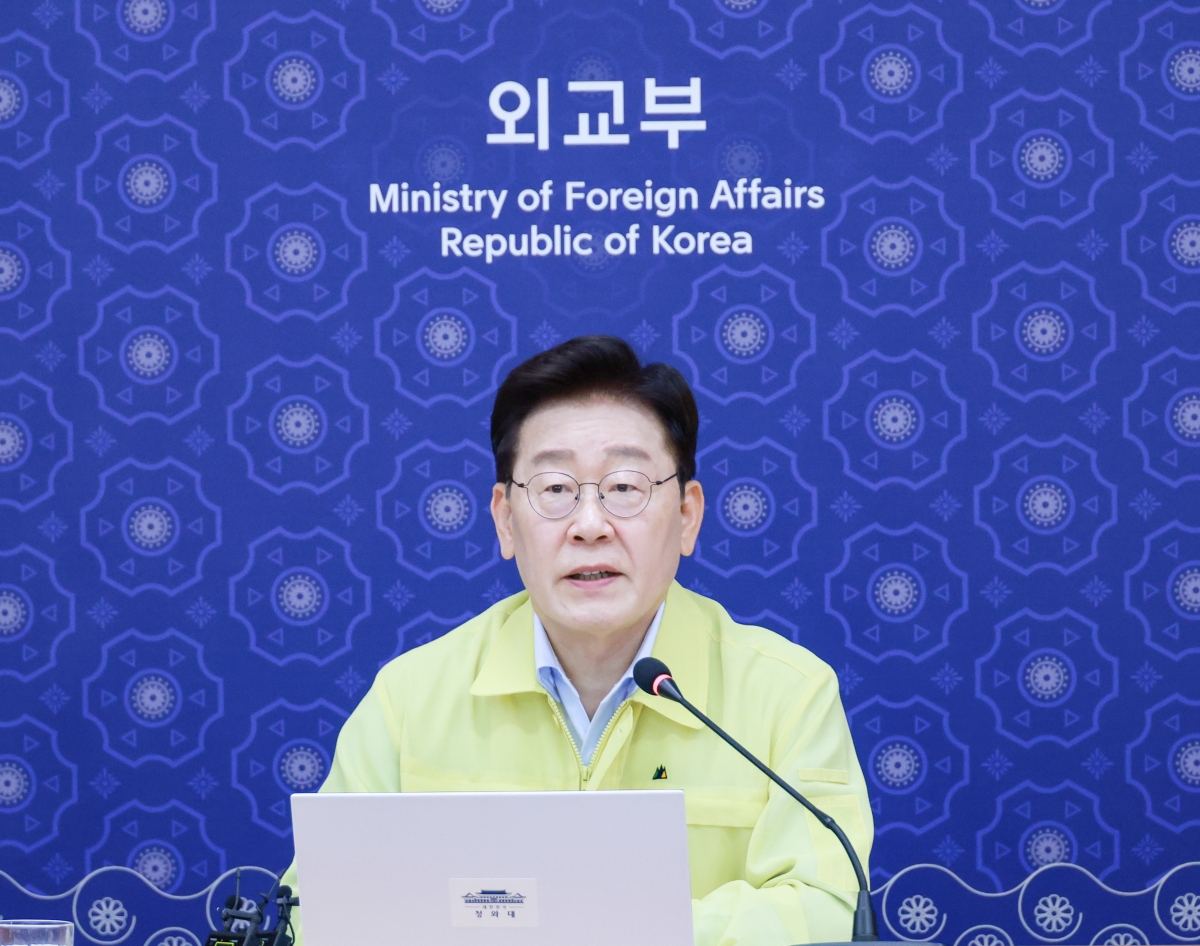 이재명 대통령이 27일 서울 외교부 청사에서 열린 네팔 홍수 피해 대응 긴급회의에서 발언하고 있다. 2026.8.27 연합뉴스