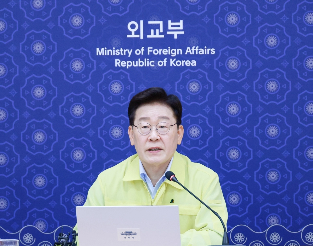 이재명 대통령이 27일 서울 외교부 청사에서 열린 네팔 홍수 피해 대응 긴급회의에서 발언하고 있다. 2026.8.27 연합뉴스
