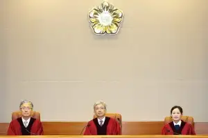 헌재 ‘병역거부자 일괄해고’ 조항 헌법불합치…“소명 기회 부여해야”