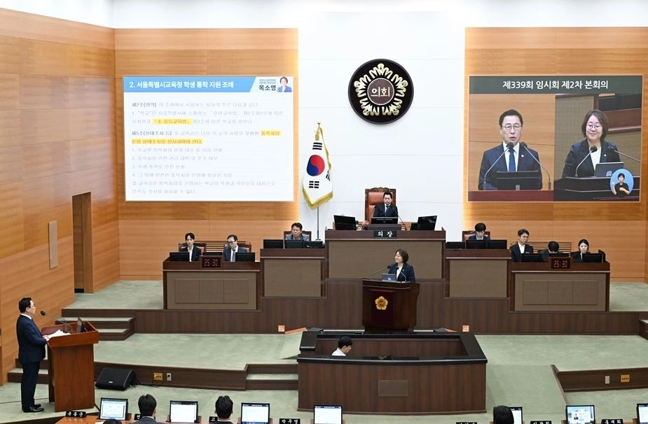 제339회 임시회 제2차 본회의에서 정근식 교육감을 상대로 시정질문을 하는 목소영 의원. 서울시의회 제공