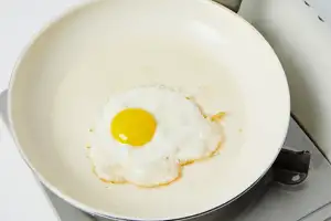 고소해서 맛있는데 “반숙란 먹다 죽을 수도” 발칵…비상 경고 내린 이유