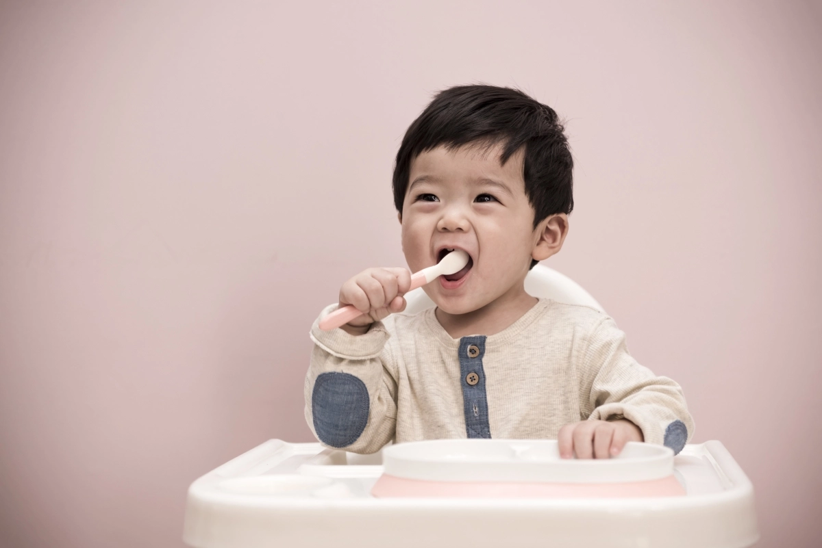 아기 음식 섭취. 아이클릭아트