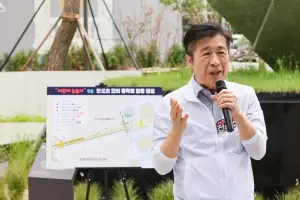 다시 문 연, 반포초 가는 길…위험하지 않도록 살핀 서초
