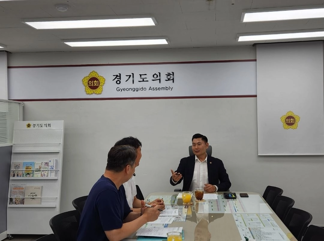 ▲ 지난 21일 의정부상담소에서 시 철도교통과 관계자들과 만난 김지호 의원(사진=경기도의회)