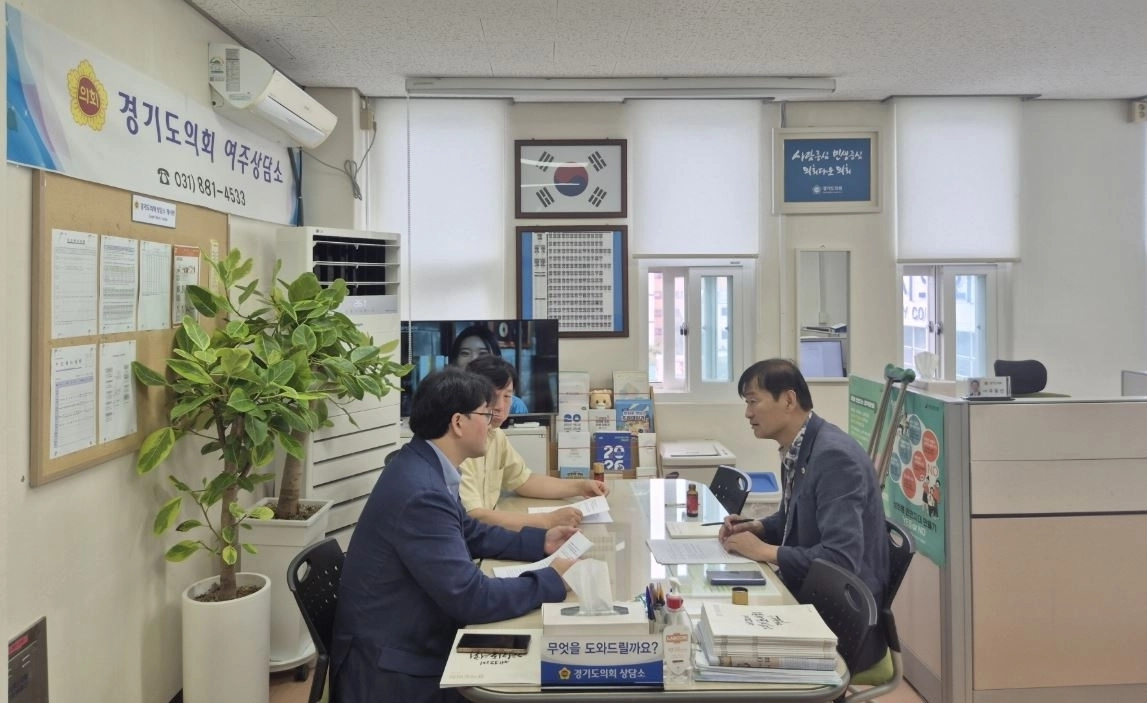 ▲ 27일 여주상담소에서 경기도수의사회 관계자들과 만난 서광범 의원(사진=경기도의회)