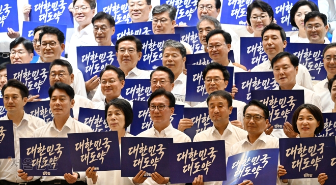 지지율 방어 나선 與… ‘조작기소 특검’보다 ‘민생 입법’ 풀액셀