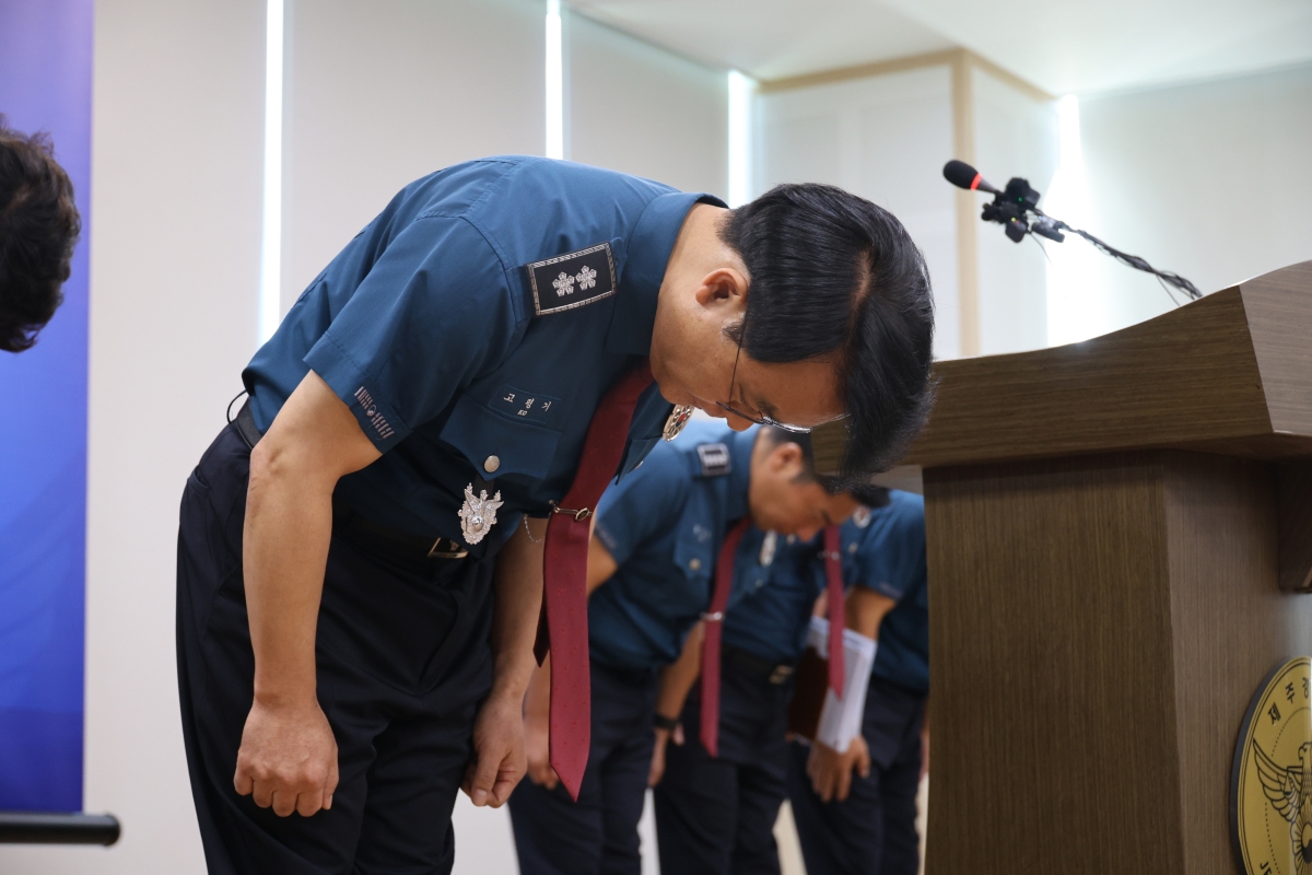 세 번 고개 숙인 제주경찰청장