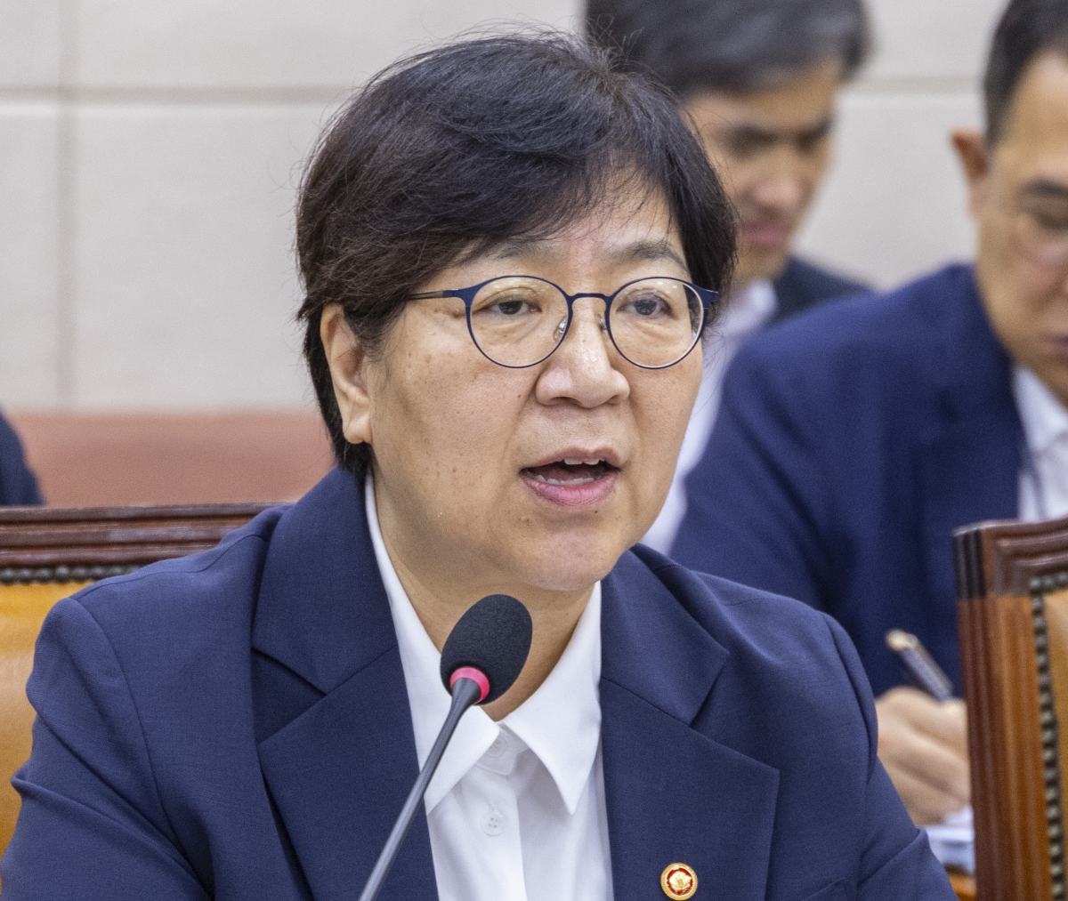의원 질의에 답변하는 정은경 보건복지부 장관