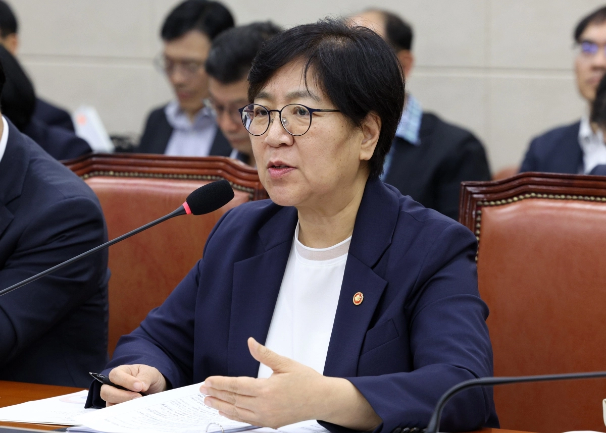 정은경 보건복지부 장관이 19일 서울 여의도 국회에서 열린 보건복지위원회 전체회의에서 의원 질의에 답변하고 있다. 2026.08.19.  뉴시스