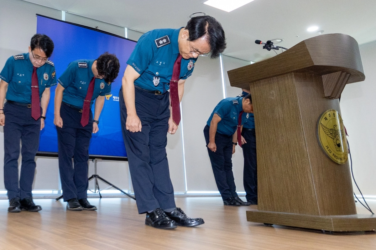 세 번 고개 숙인 제주경찰청장