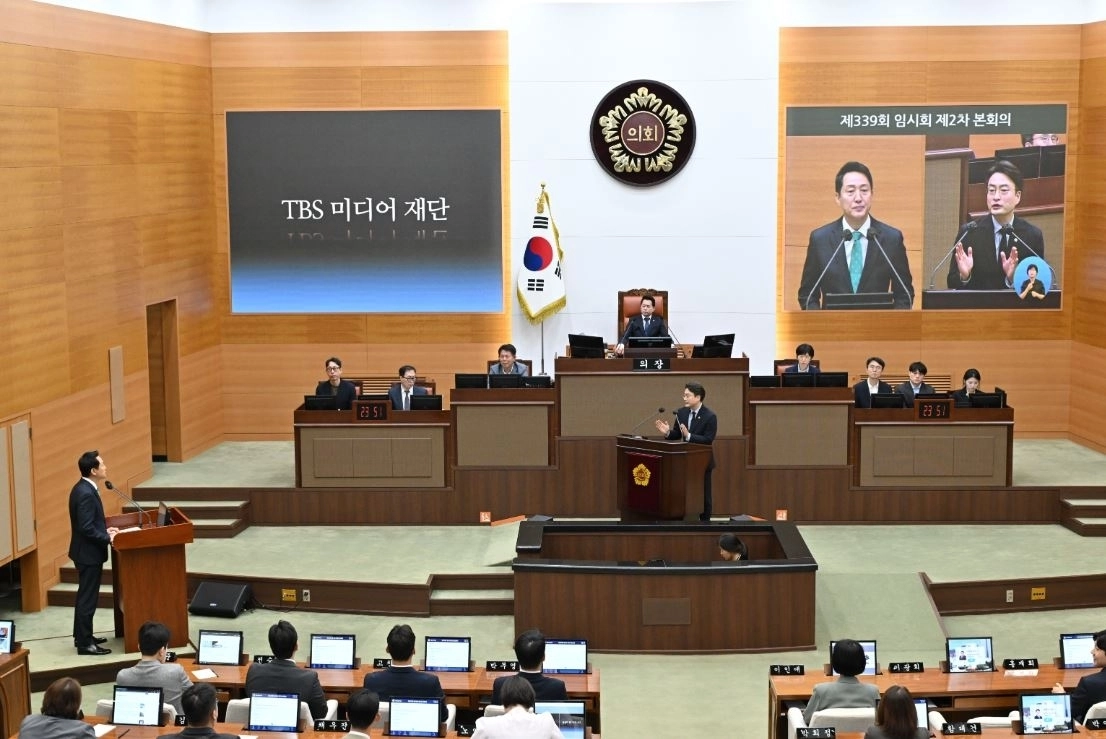 지난 27일 진행된 제339회 임시회 시정질문에서 오세훈 시장에게 질의하는 박유진 의원. 서울시의회 제공