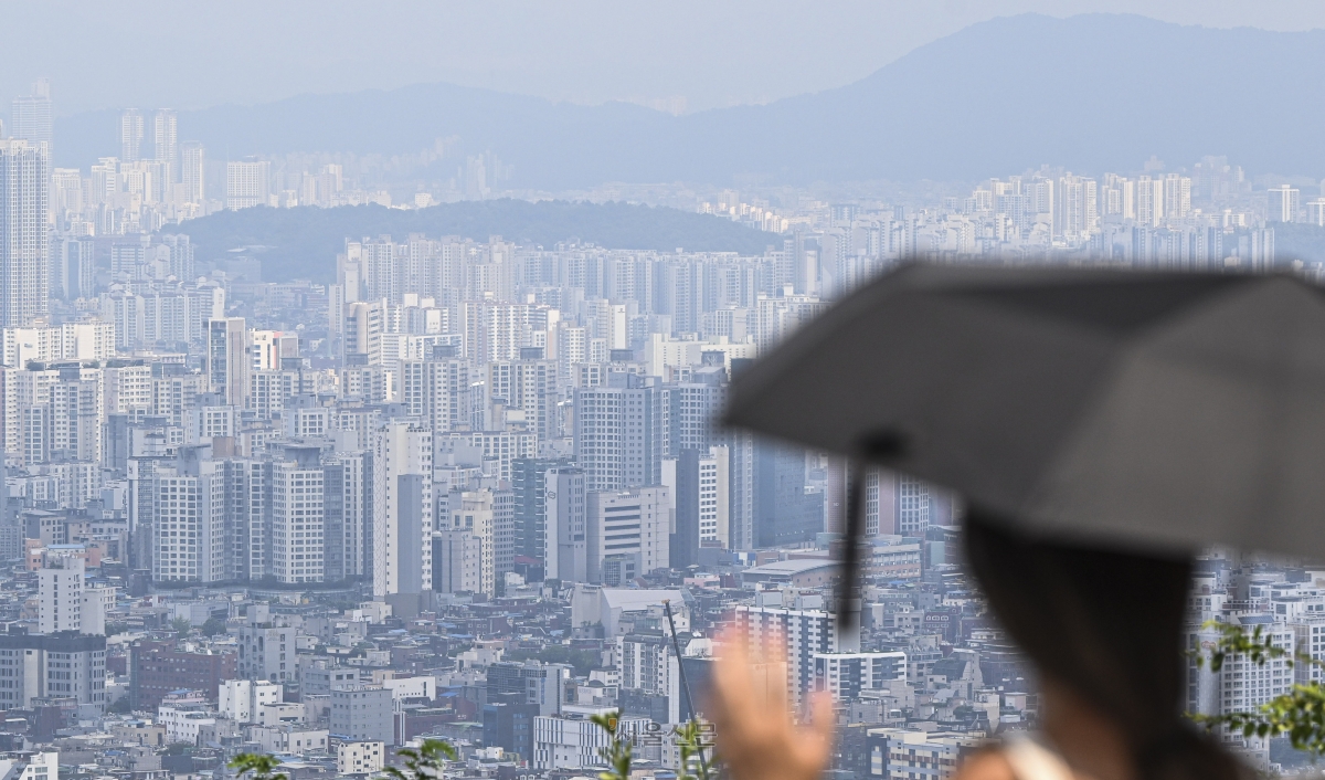 24일 서울 남산에서 바라본 서울 시내 아파트. 2026.8.24 이지훈 기자