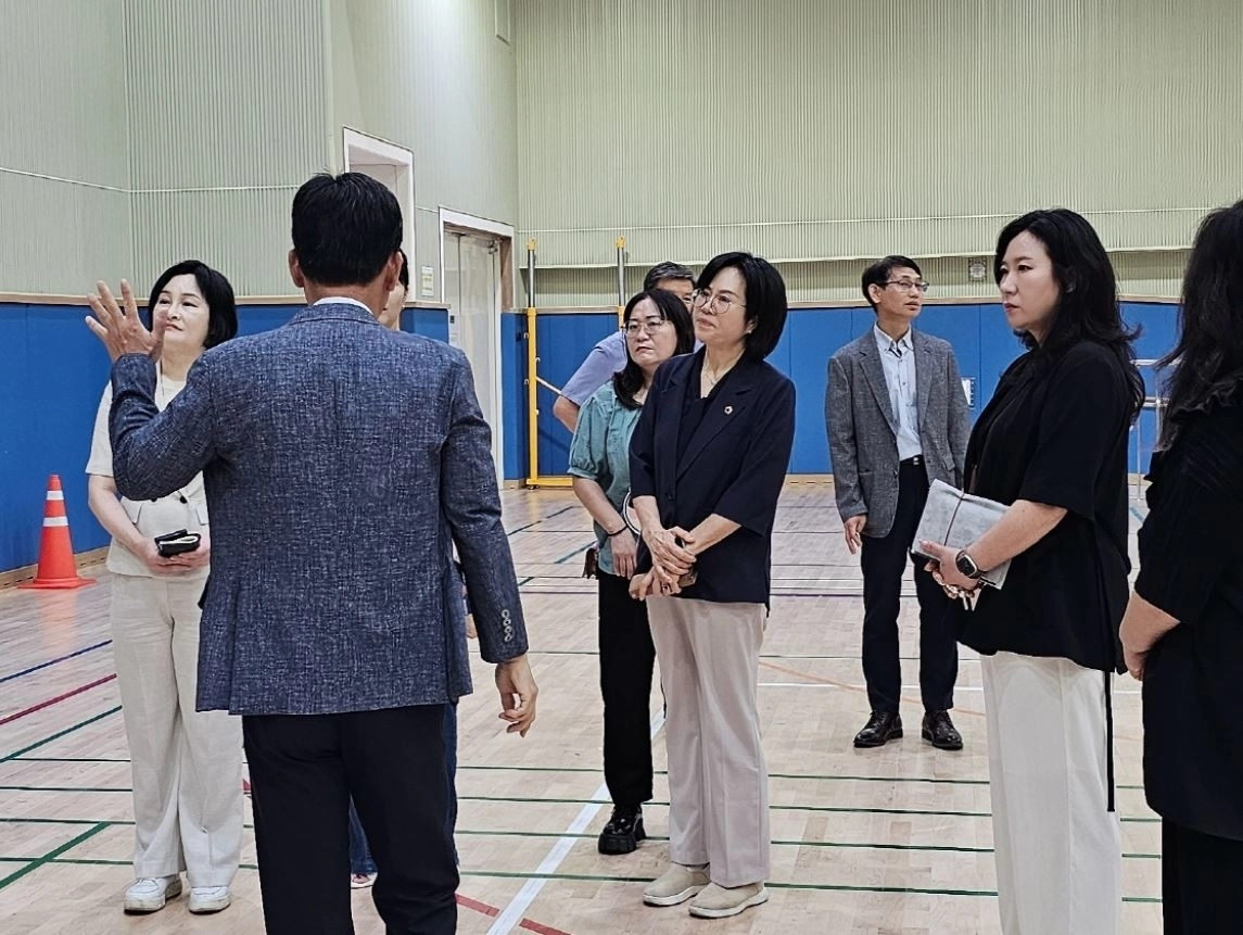 ▲ 개교 2년 차인 호수고등학교 현장 점검을 실시한 최명진 의원(사진=경기도의회)