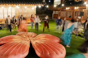관객 5100명과 춤춘 15년…‘바비레따’ 두 번째 여행