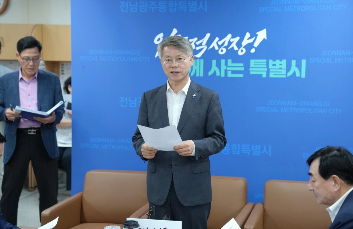 민형배 전남광주통합특별시장이 28일 무안청사에서 기자간담회를 열고 국립의대 신청에 대한 통합특별시의 입장을 밝히고 있다. 전남광주통합특별시 제공