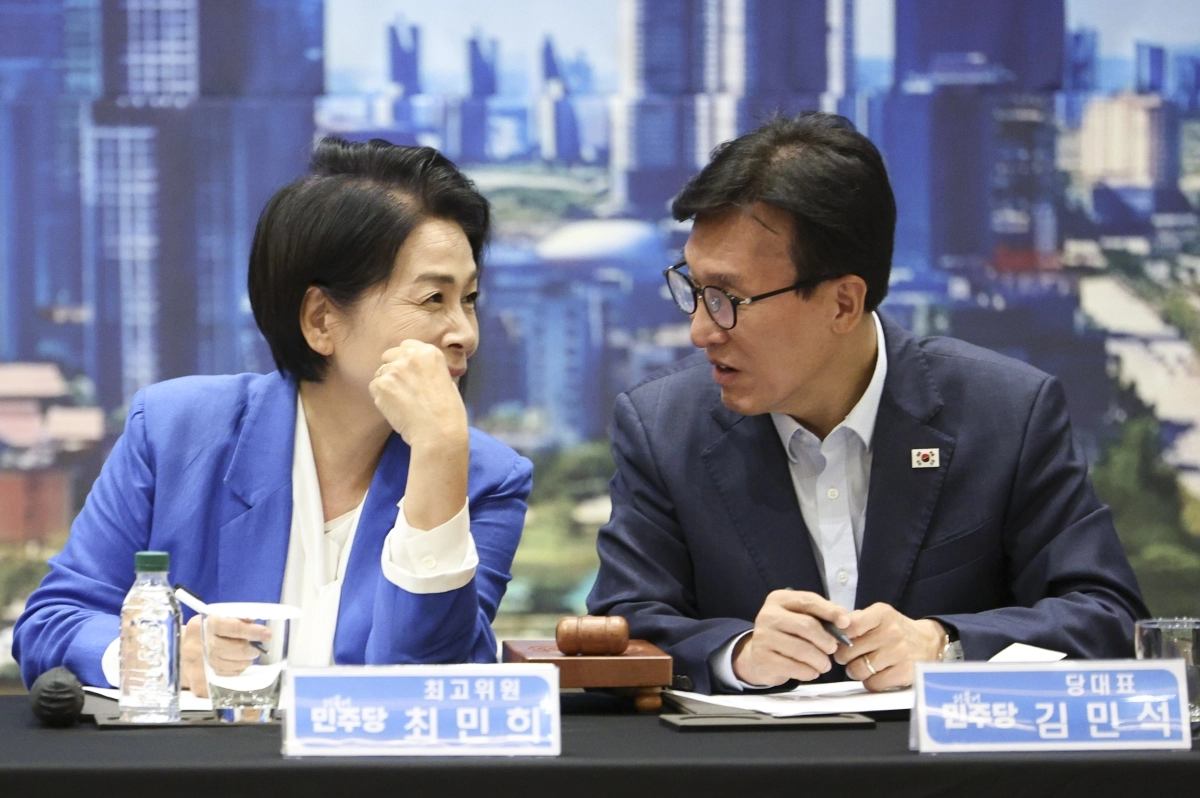 대화 나누는 김민석 민주당 대표-최민희 최고위원