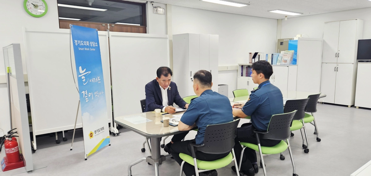 ▲백승기 의원이 28일 경기도의회 안성상담소에서 안성경찰서 범죄예방대응과 관계자들과 지역 치안 강화 방안을 논의하고 있다. (사진=경기도의회)